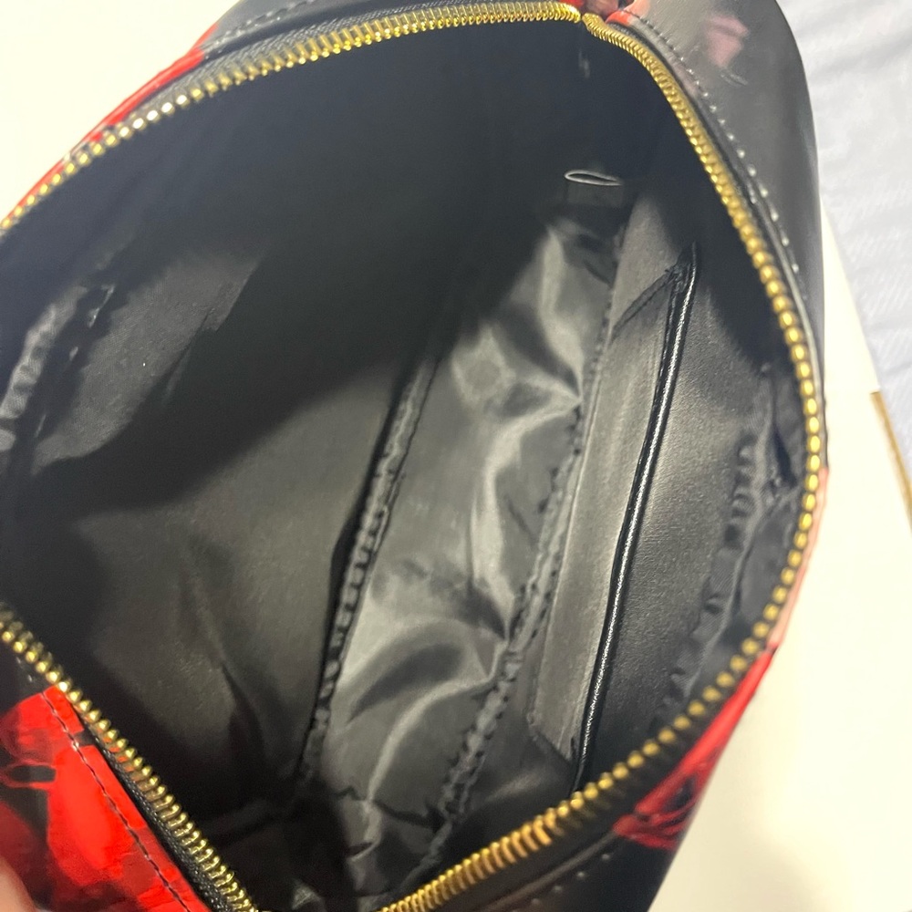 🦋VICTORIA’S SECRET Floral Crossbody Purse🦋 - Picture 5 of 9